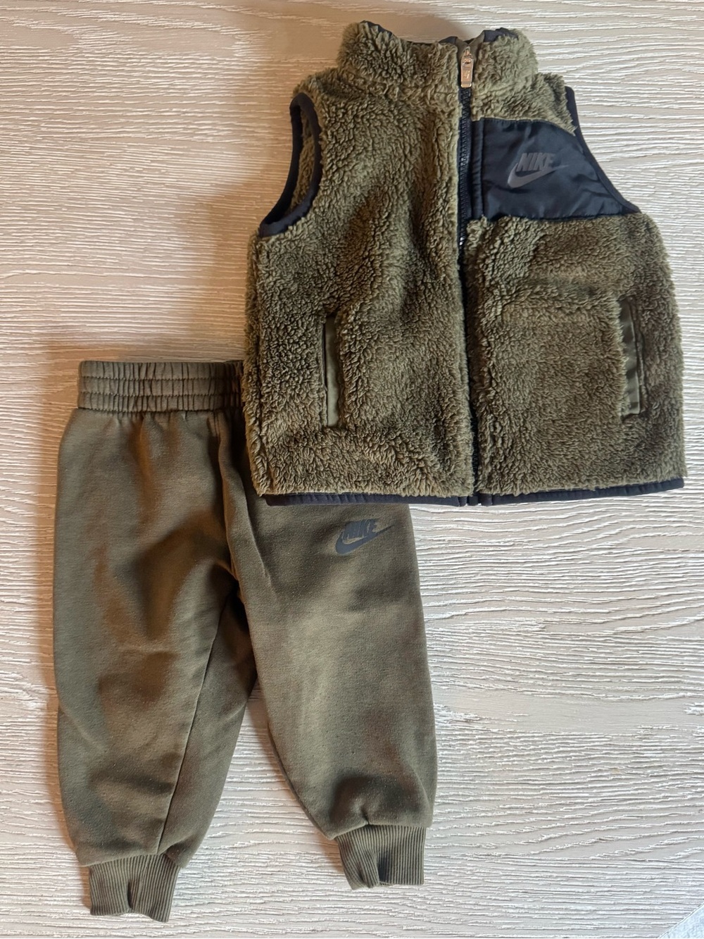 Nike Army green Faux Fur Sheerling 3 piece set, 2t - Picture 3 of 15